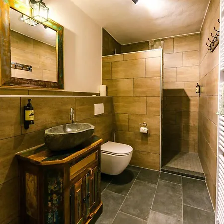 Haus Berchstein Bed & Breakfast 3*